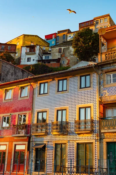 Arquitetura Antiga Com Fachadas Azulejos Luz Pôr Sol Porto Portugal — Fotografia de Stock
