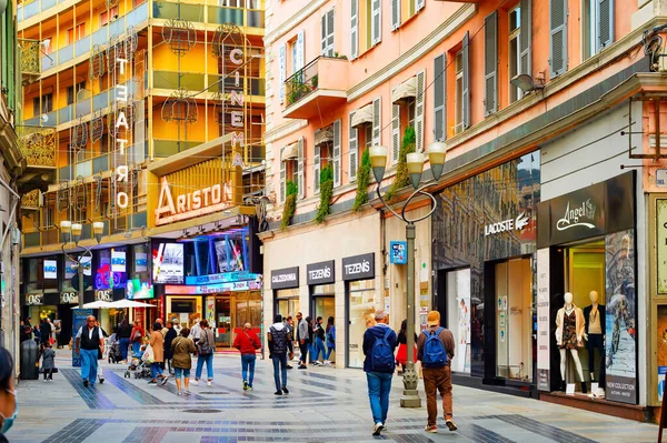 スペインのカルタヘナ 2021年10月28日 人々はスペインのカルタヘナの中心商店街を歩く — ストック写真