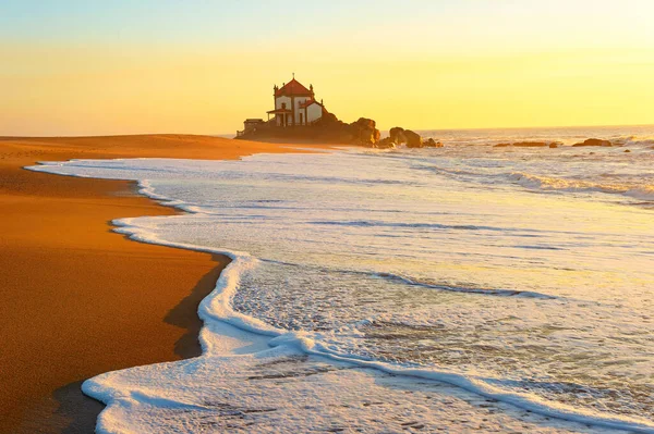 Pedra Mar Kapel Aan Zee Schilderachtige Zonsondergang Zeegezicht Portugal — Stockfoto