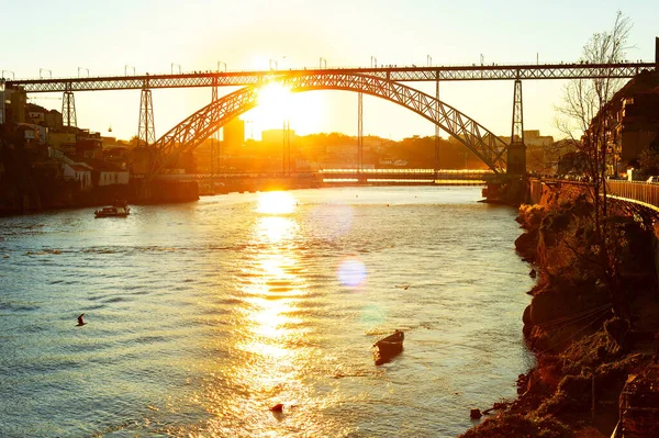 Solnedgång Utsikt Över Dourofloden Med Båtar Och Dom Luis Bron — Stockfoto