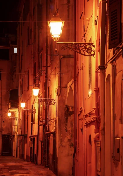 Нічна Вузька Вулиця Віковими Ліхтарями Санремо Італія — стокове фото
