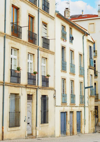 Узкая Улочка Старого Города Традиционными Архитектурными Зданиями Бьер Франция — стоковое фото