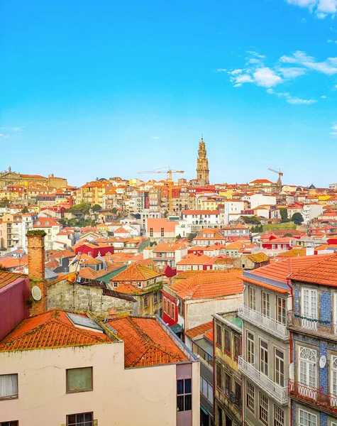 波尔图城市景观 背景为克里戈斯塔 葡萄牙古城的红色屋顶 — 图库照片