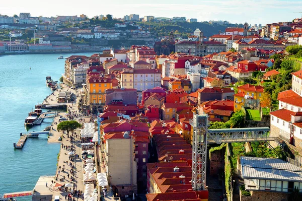 Douro Nehri Kıyısındaki Eski Kasaba Yukarıdan Aydınlık Akşam Güneşiyle Porto — Stok fotoğraf