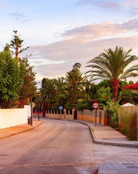 가정집 지역의 이브닝 스트리트 Alicante Sapin — 스톡 사진