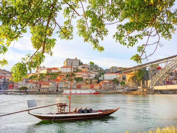Tradiční Vinný Člun Ribeira Nábřeží Pekárně Dom Luis Most Porto — Stock fotografie
