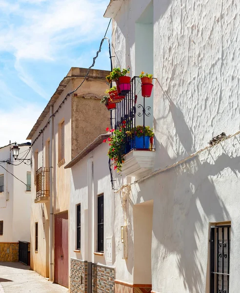 Straßenkurve Der Altstadt Weiße Häuser Traditionelle Architektur Darrical Spanien lizenzfreie Stockbilder