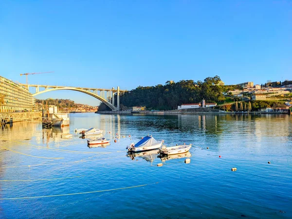 Ponte Arrabida Barcos Pescadores Atracados Por Diques Evebibg Sunshine Porto — Fotografia de Stock
