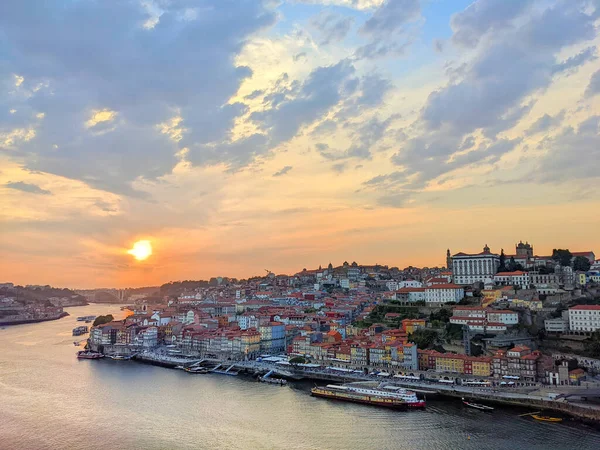 从葡萄牙加亚河和都罗河看日落的风景 — 图库照片