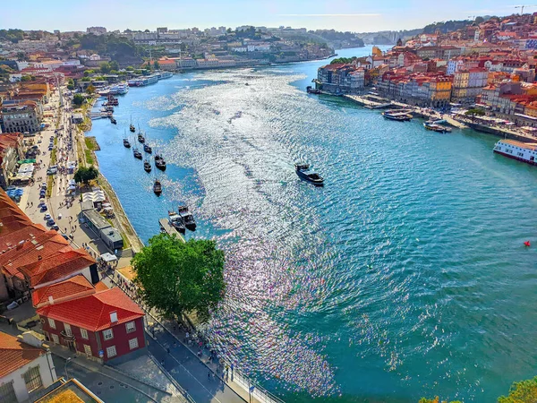Aerial View Porto Riverbanks Cityscape Cruise Boats Douro River Bright Imagen De Stock