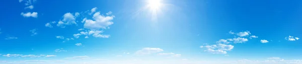 Голубое Небо Фоне Крошечных Облаков Панорама — стоковое фото