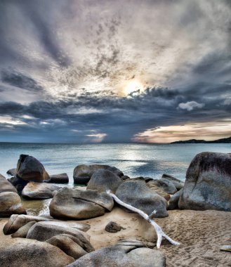 Güzel gün batımı denize ile