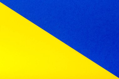 Farklı renkte bir kartondan gelen çok renkli arkaplan