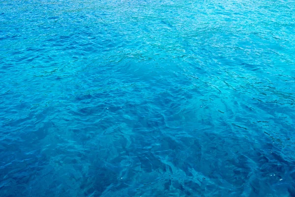 熱帯モルディブの青い海の背景 — ストック写真