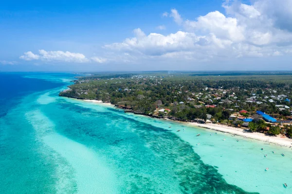 Güzel tropikal Adası Zanzibar havadan görünümü. Deniz sahilinde Zanzibar, Tanzanya.