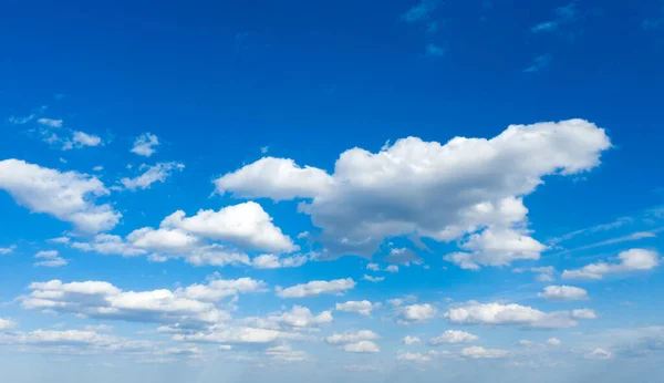 Mavi Gökyüzündeki Bulutlar — Stok fotoğraf