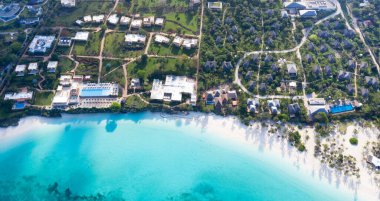 Güzel tropikal Adası Zanzibar havadan görünümü. Deniz sahilinde Zanzibar, Tanzanya.