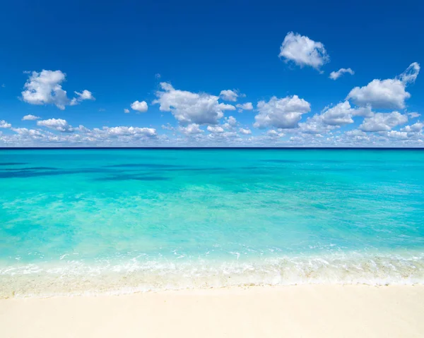 Mavi Deniz Mavi Gökyüzü — Stok fotoğraf