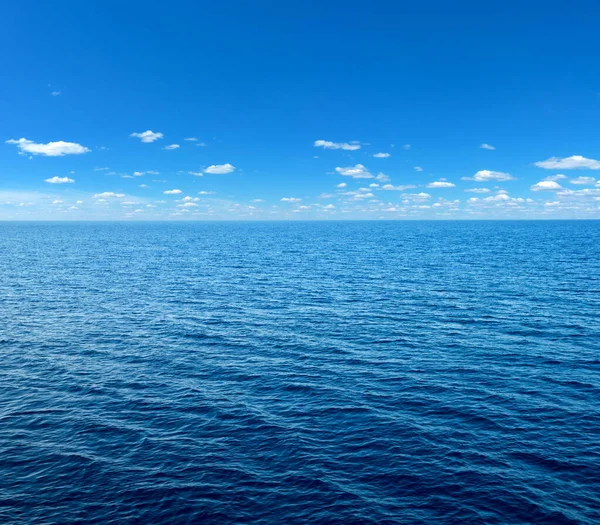 Mar Azul Cielo Azul —  Fotos de Stock