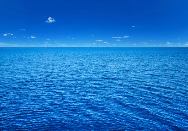 Blaues Meer Und Blauer Himmel — Stockfoto