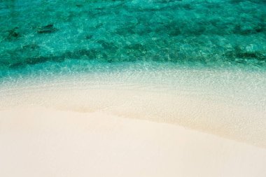 Maldivler 'deki tropikal plajda mavi lagoontropikal 