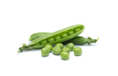 yeşil bezelye fasulyesi beyaz üzerine izole edilmiş.