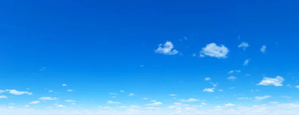 Panorama Mavi Gökyüzü Beyaz Bulutlar Mavi Gökyüzü Arka Planında Kabarık Telifsiz Stok Fotoğraflar