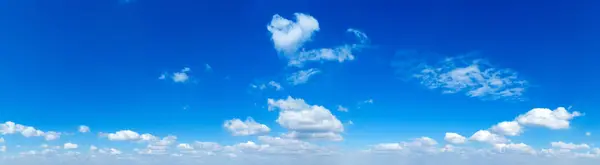 Modré Nebe Pozadí Malými Mraky Panorama Pozadí Stock Snímky