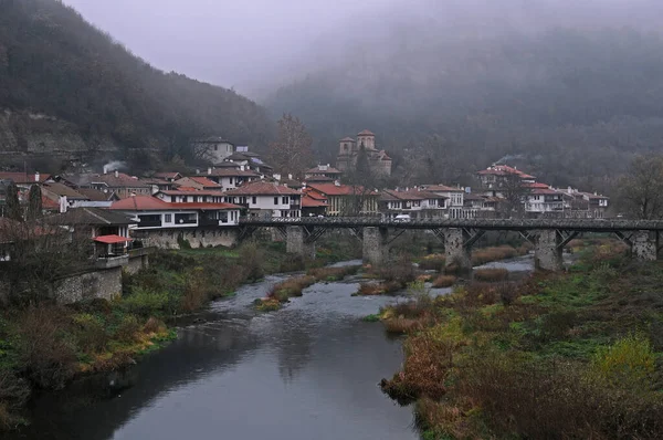 Bulgaristan Veliko Tarnovo Kentinde Demetrius Kilisesi Shki Ahşap Köprüsü Manzarası — Stok fotoğraf