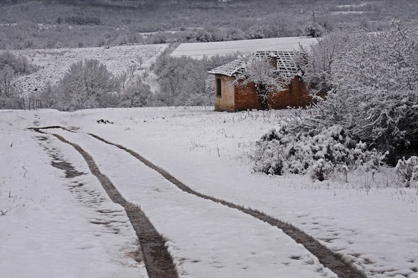 Wheel Track Abandoned House Winter — Fotografia de Stock