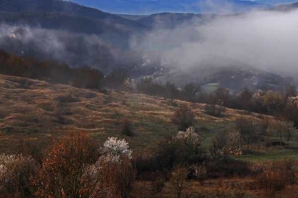 Vista Borrosa Del Paisaje Rural Montañoso Principios Marzo Bulgaria — Foto de Stock
