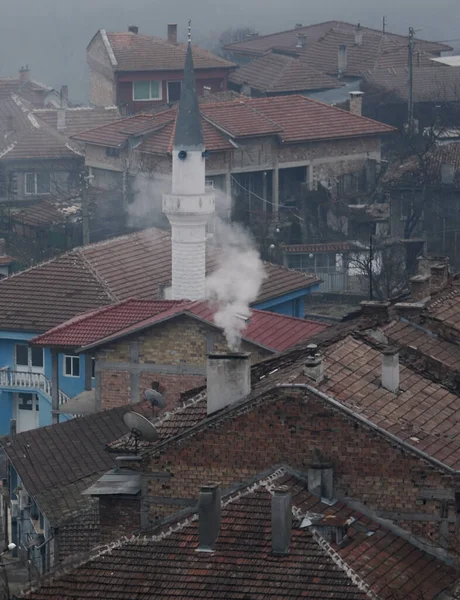 Frühnebelmorgen Einem Schneelosen Wintertag Türkischen Bezirk Der Stadt Veliko Tarnovo — Stockfoto
