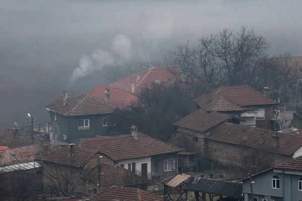 Vroege Mistige Ochtend Een Sneeuwloze Winterdag Turkse Wijk Veliko Tarnovo — Stockfoto