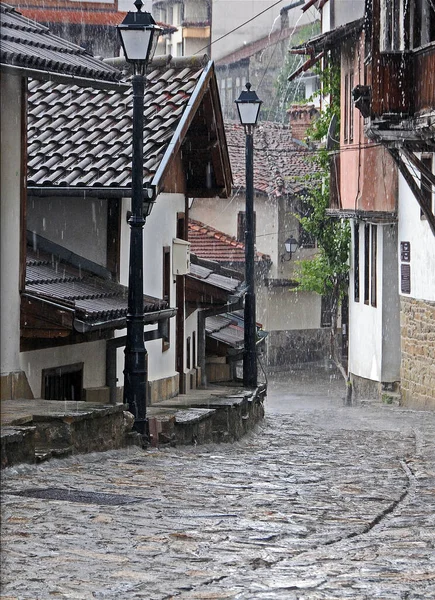 Deszcz Starym Mieście Bułgarii — Zdjęcie stockowe