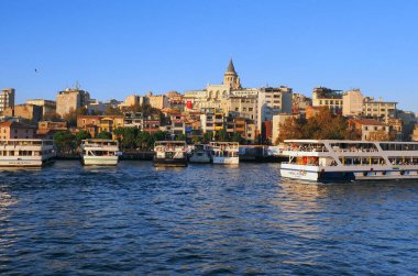 TURKIYE, ISTANBUL - OCTOBER 28, 2024: View of the Golden Horn bay, Galata tower and ships near Galata bridge on a sunny day      clipart