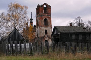 architecture; Russia; bell; church; bell tower; decay; dilapidated; village; remote; wooden; house; destruction; atheism; sky; cloud; cloudy; religion; ruins; ruined; destroy; half; destroyed; Christian; godless; orthodox; orthodoxy; religious; templ clipart