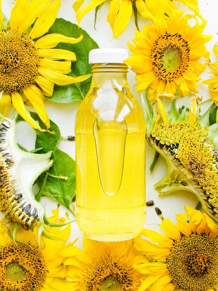 Bottle Sunflower Oil Flowers White Shallow Dof — Stock Photo, Image