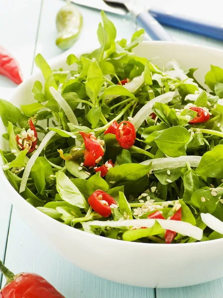 Bowl Stellaria Salad Fresh Greens Sesame Seeds Chili Pepper White — Stock Photo, Image