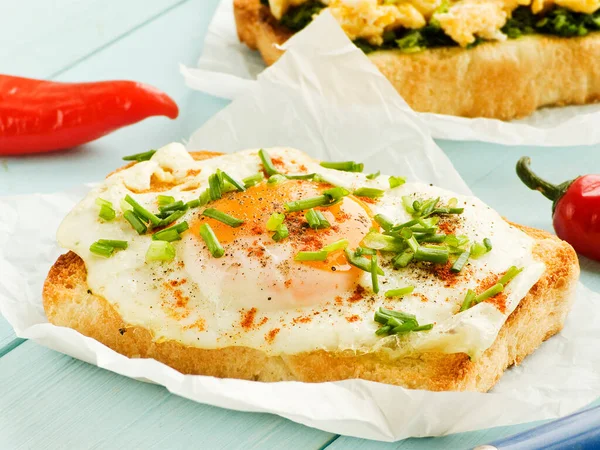 Toasty Jajkiem Porem Płytkie Dof — Zdjęcie stockowe