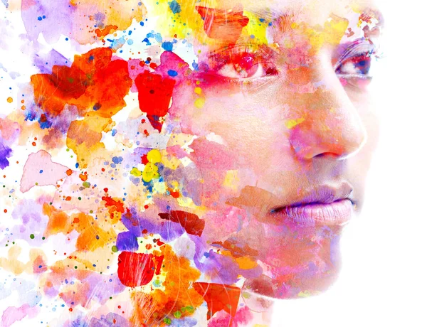 Крупный План Красочного Живописного Портрета Молодой Красивой Женщины — стоковое фото