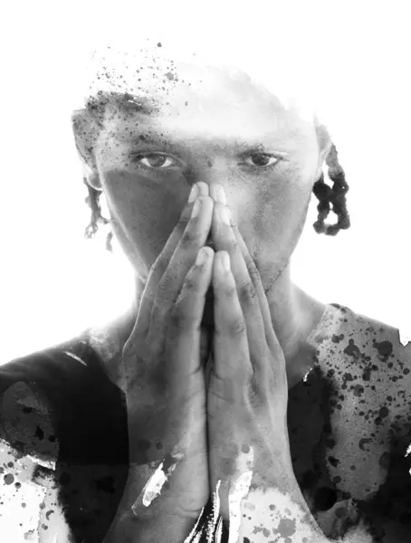 Retrato Artístico Preto Branco Jovem Segurando Palmas Das Mãos Seu — Fotografia de Stock
