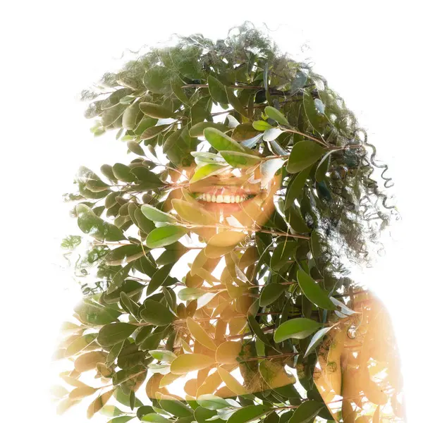 Портрет Молодої Дівчини Плавним Волоссям Повному Фронті Поєднанні Фотографією Зеленого — стокове фото