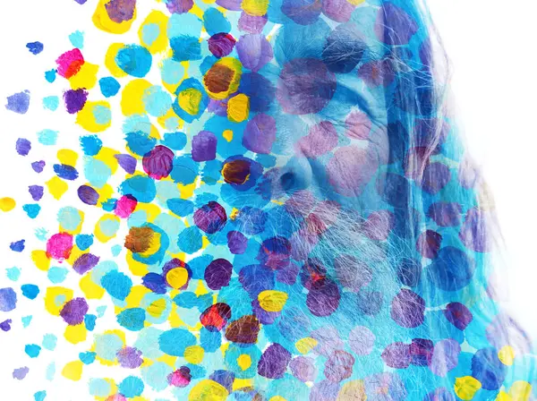 一幅老大胡子男子的特写肖像画 与绘画技术中抽象的彩色点画相结合 免版税图库图片