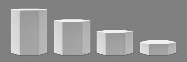 Ürün sunumu için farklı yükseklikteki çokgen beyaz kaidelerin veya platformların vektör koleksiyonu. Gerçekçi ve minimalist model veya şablon