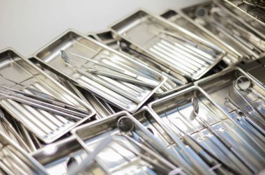 Dişçi aletleri. Diş sağlığı ve sağlık hizmetleri kavramı.