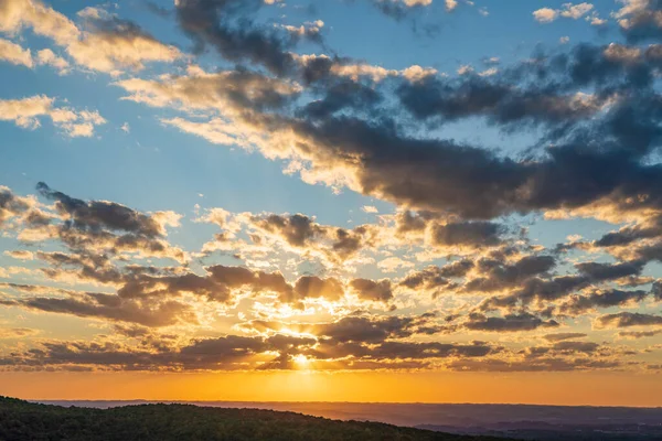 Wolkenlandschap Zonsondergang Boven Stad Morgantown Gezien Vanuit Het Uitzicht Coopers — Stockfoto