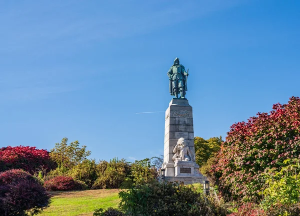 位于纽约州北部普拉茨堡的塞缪尔 德尚普兰铜像和纪念碑 — 图库照片