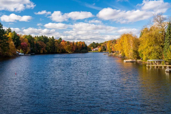 Podzimní Listí Stromy Obklopují Chateaugay Lake Ellenburgu Státě New York — Stock fotografie