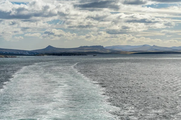 Rugged Headlands Rocks Cruise Ship Departs Port Stanley Falkland Islands — Stock Photo, Image