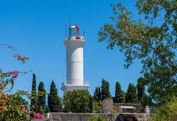 Deniz Feneri Unesco Colonia Del Sacramento Uruguay Daki Bahçelerin Üzerinde — Stok fotoğraf
